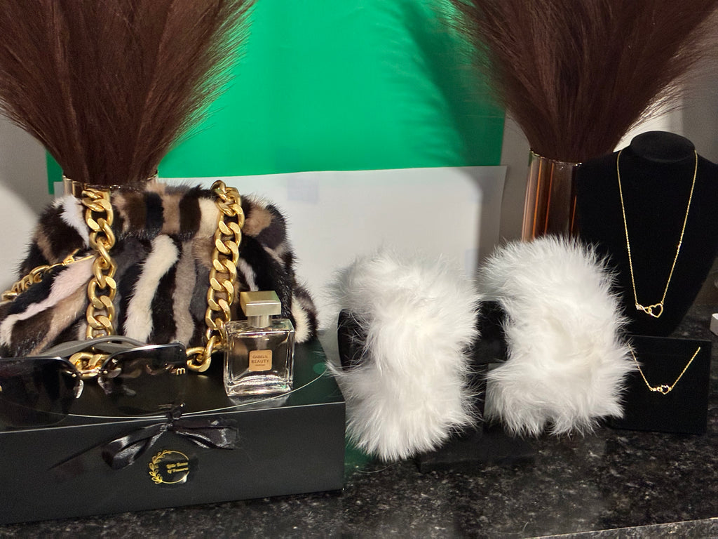 Luxury handbag and wrist cuffs sunglasses perfume zircon non-tarnishing necklace and bracelet