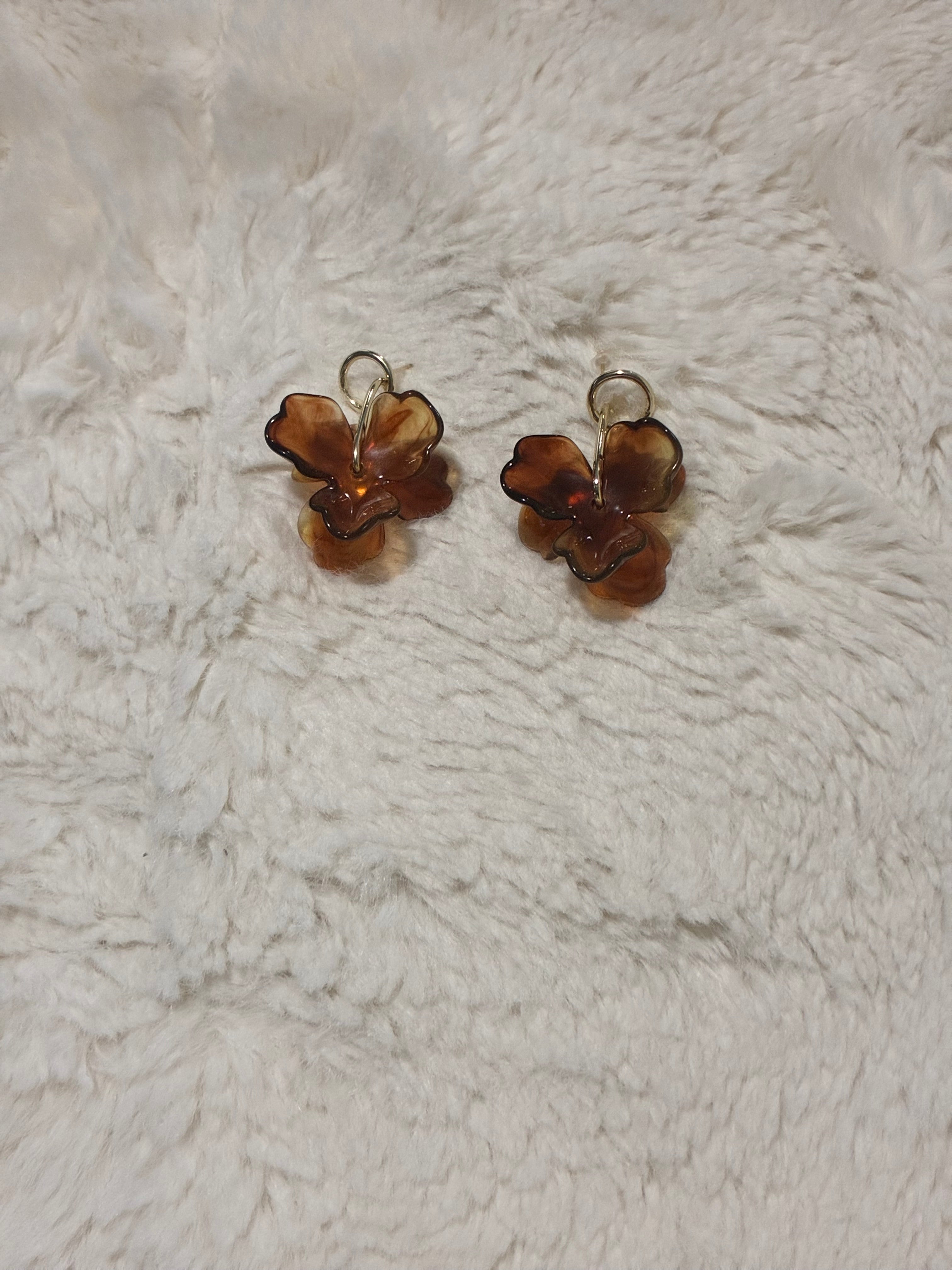 Brown flower Resin earrings